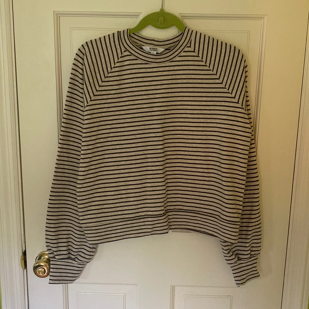 NWOT BB Dakota striped, cropped sweat shirt, size L